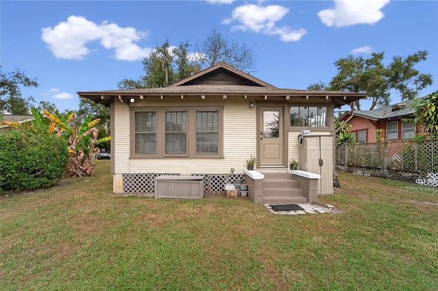 401 W SAUNDERS STREET, Plant City, FL 33563