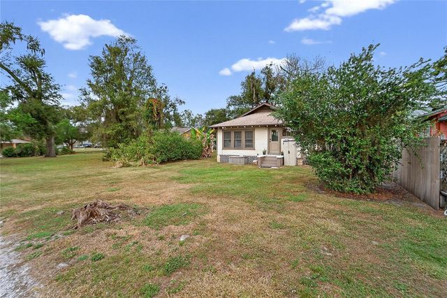 401 W SAUNDERS STREET, Plant City, FL 33563