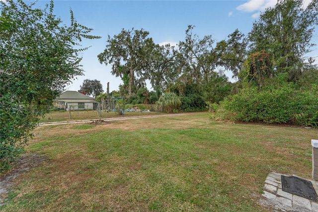 401 W SAUNDERS STREET, Plant City, FL 33563