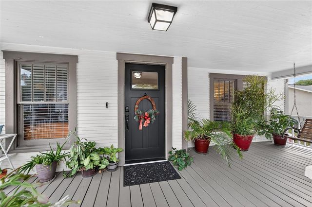 401 W SAUNDERS STREET, Plant City, FL 33563