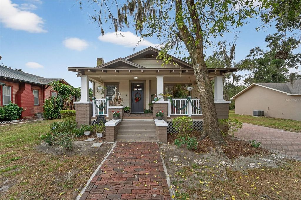 401 W SAUNDERS STREET, Plant City, FL 33563