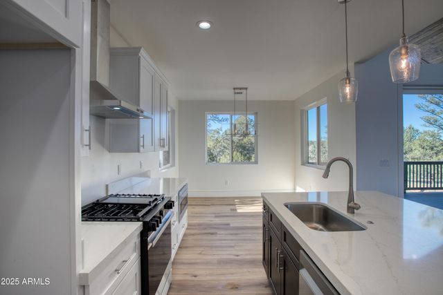 1022 School House Lane, Show Low, AZ 85901