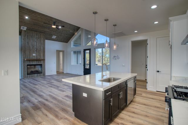 1022 School House Lane, Show Low, AZ 85901