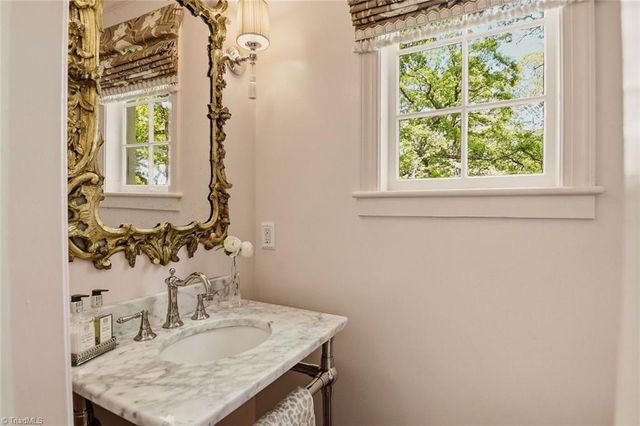 628 Roslyn Road, Winston-salem, NC 27104