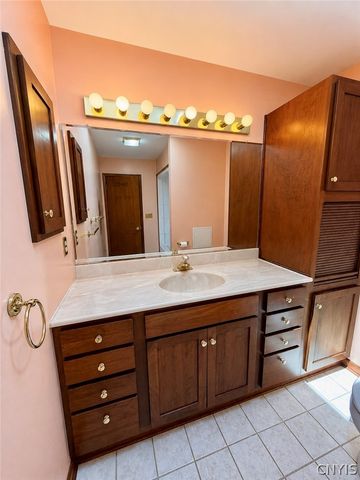 7801 Clearwater Circle, Pompey, NY 13104