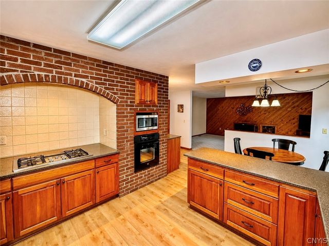 7801 Clearwater Circle, Pompey, NY 13104