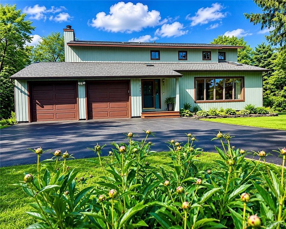 7801 Clearwater Circle, Pompey, NY 13104