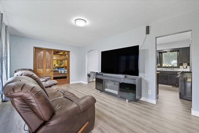 3 DELONG Avenue, Council Bluffs, IA 51503