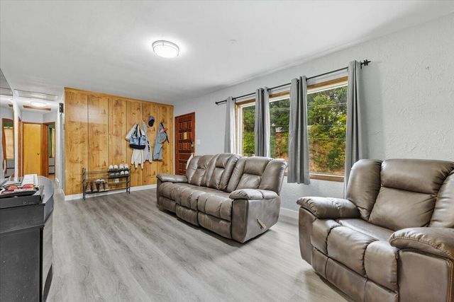 3 DELONG Avenue, Council Bluffs, IA 51503