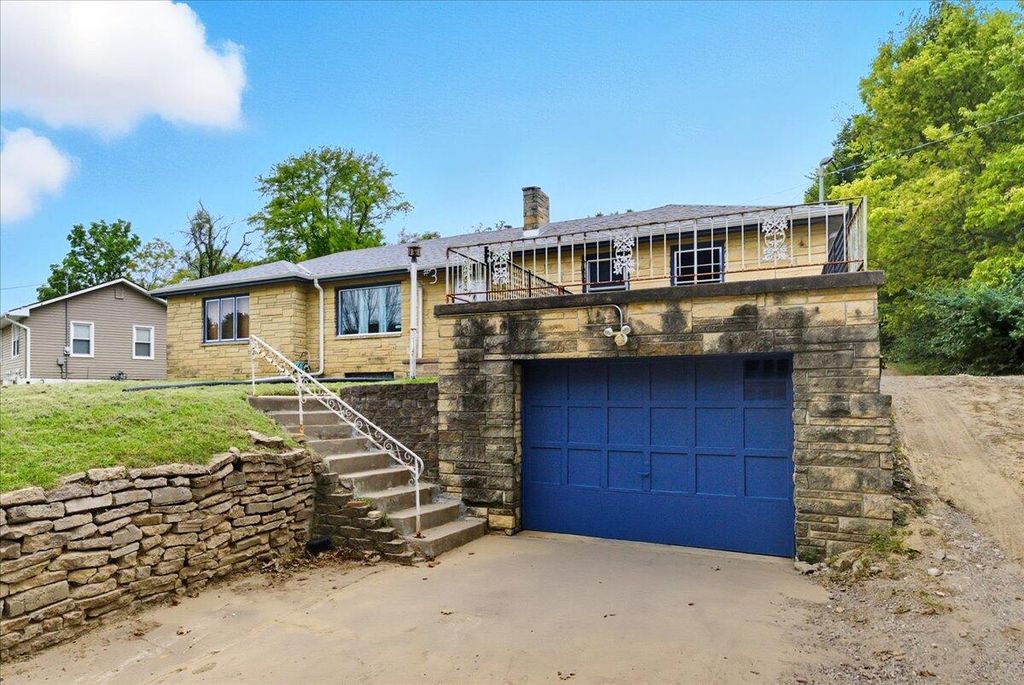 3 DELONG Avenue, Council Bluffs, IA 51503