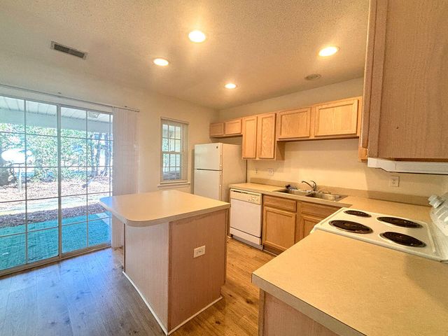 8146 Shadow Oak Drive, North Charleston, SC 29406