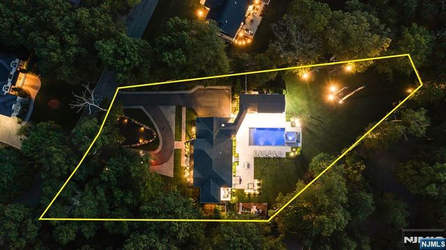 49 North Avenue, Montvale, NJ 07645
