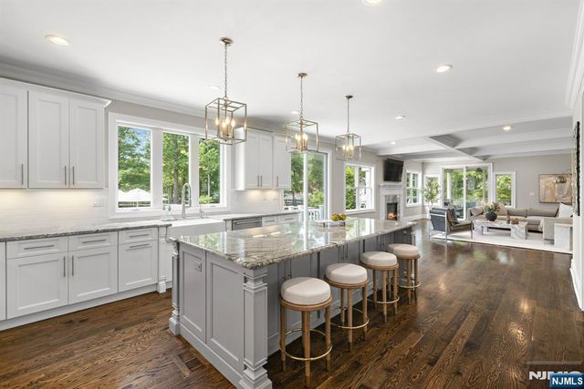 49 North Avenue, Montvale, NJ 07645
