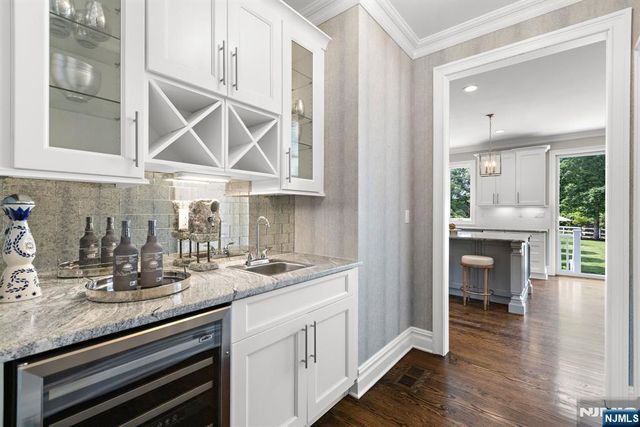 49 North Avenue, Montvale, NJ 07645