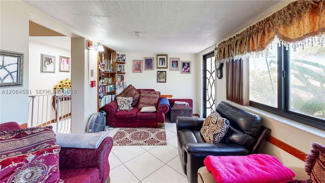 10900 SW 177th Ter, Miami, FL 33157