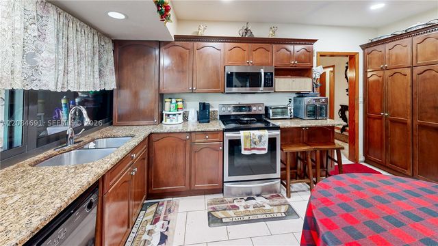 10900 SW 177th Ter, Miami, FL 33157