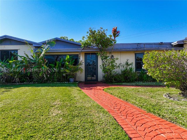 10900 SW 177th Ter, Miami, FL 33157