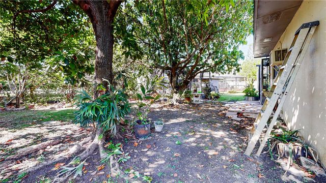 10900 SW 177th Ter, Miami, FL 33157