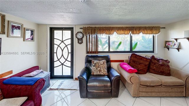 10900 SW 177th Ter, Miami, FL 33157