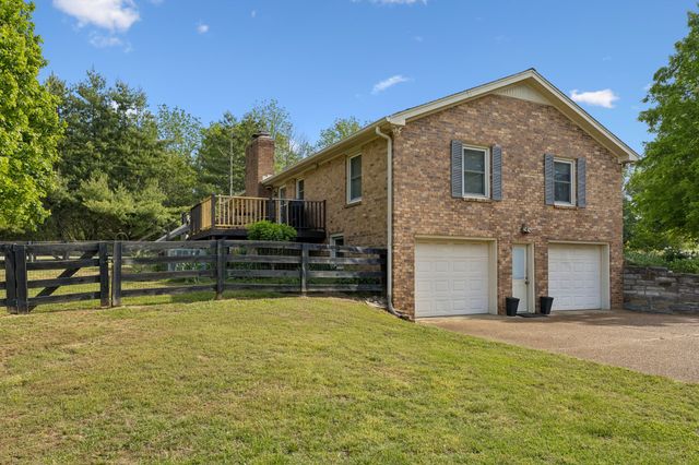 2751 Standing Oak Dr, Thompsons Station, TN 37179