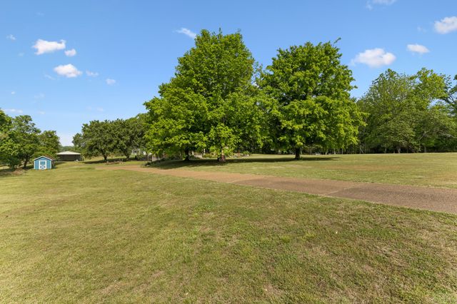 2751 Standing Oak Dr, Thompsons Station, TN 37179