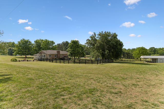 2751 Standing Oak Dr, Thompsons Station, TN 37179