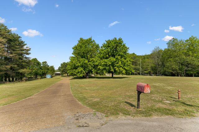 2751 Standing Oak Dr, Thompsons Station, TN 37179
