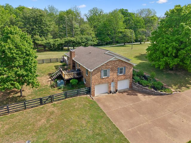 2751 Standing Oak Dr, Thompsons Station, TN 37179