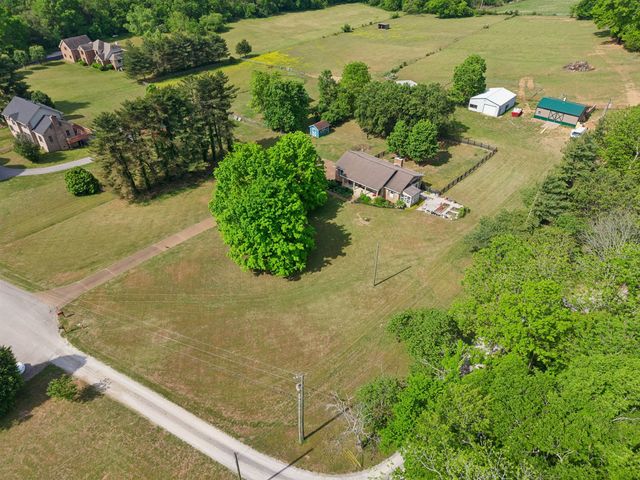 2751 Standing Oak Dr, Thompsons Station, TN 37179