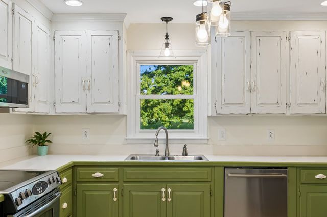 2751 Standing Oak Dr, Thompsons Station, TN 37179