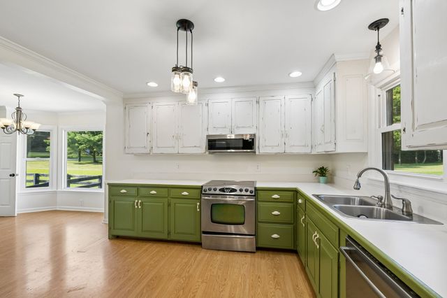 2751 Standing Oak Dr, Thompsons Station, TN 37179