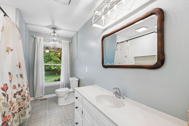 2751 Standing Oak Dr, Thompsons Station, TN 37179