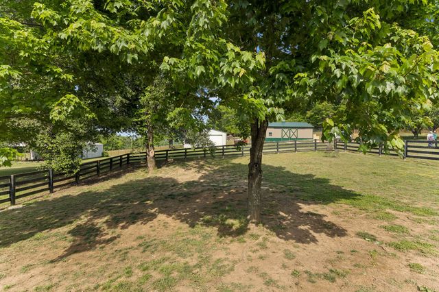 2751 Standing Oak Dr, Thompsons Station, TN 37179