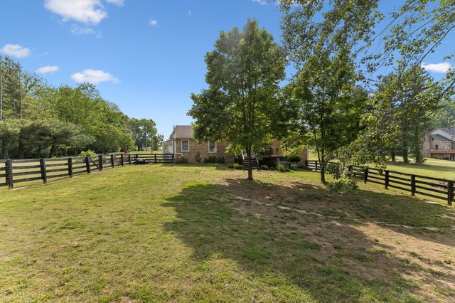 2751 Standing Oak Dr, Thompsons Station, TN 37179