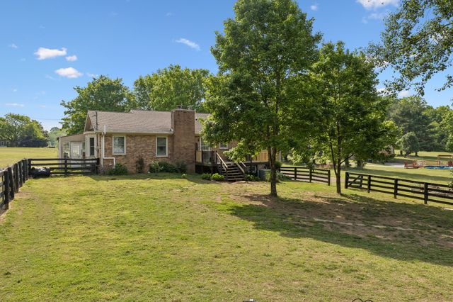 2751 Standing Oak Dr, Thompsons Station, TN 37179