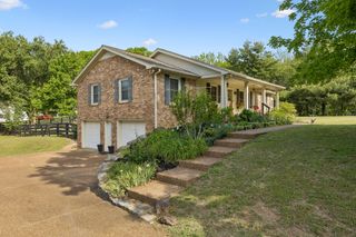 2751 Standing Oak Dr, Thompsons Station, TN 37179