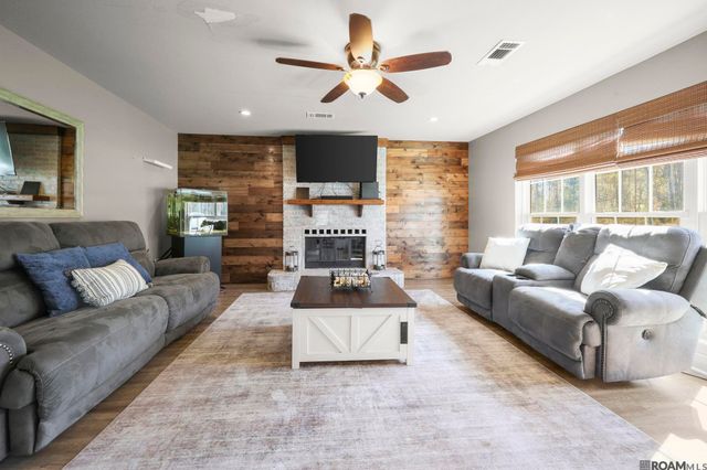 45340 Gold Place Rd, St Amant, LA 70774