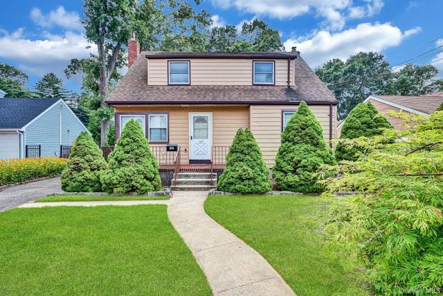 127 Decker Avenue, North Merrick, NY 11566