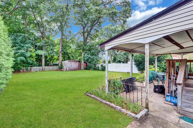 127 Decker Avenue, North Merrick, NY 11566