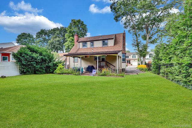 127 Decker Avenue, North Merrick, NY 11566