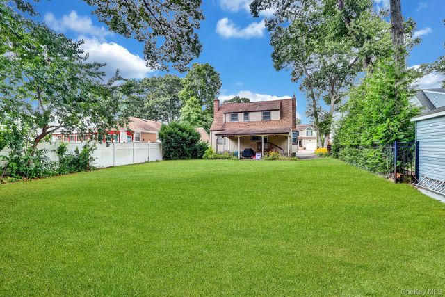 127 Decker Avenue, North Merrick, NY 11566