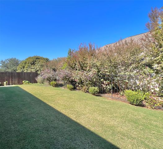 4004 Knollbrook Lane, Fort Worth, TX 76137