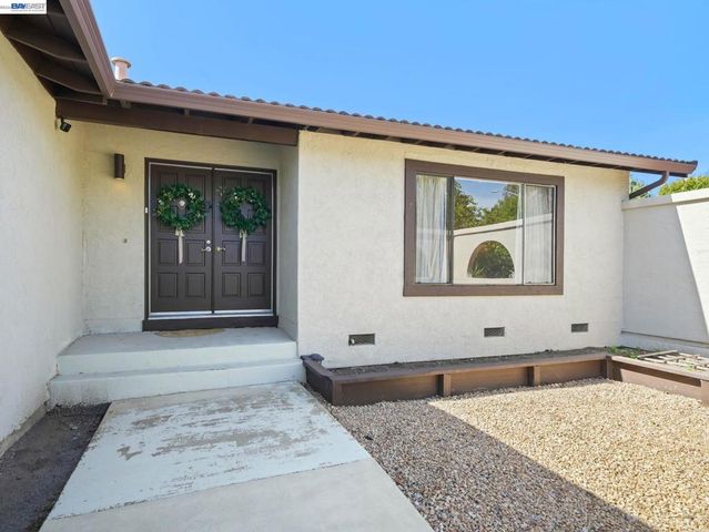 40701 Penn Ln, Fremont, CA 94538