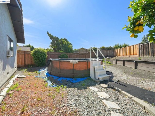 40701 Penn Ln, Fremont, CA 94538