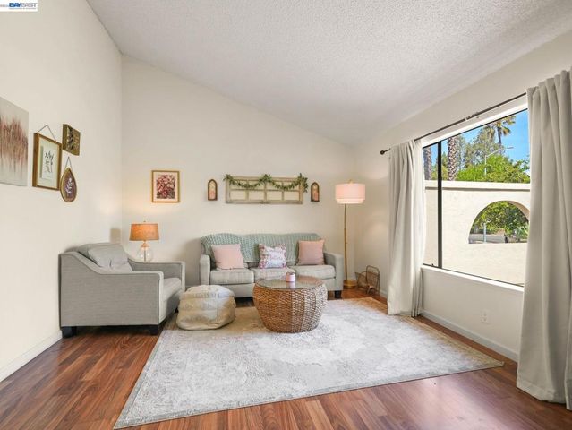 40701 Penn Ln, Fremont, CA 94538