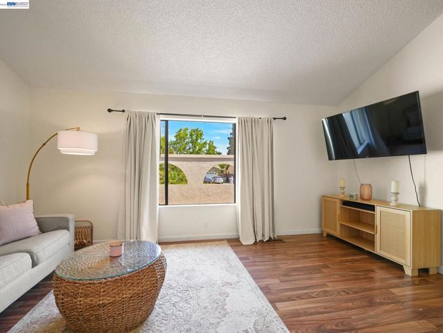 40701 Penn Ln, Fremont, CA 94538