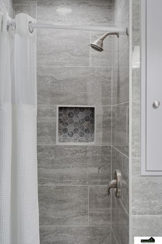 7211 Dudley Avenue, Lincoln, NE 68505