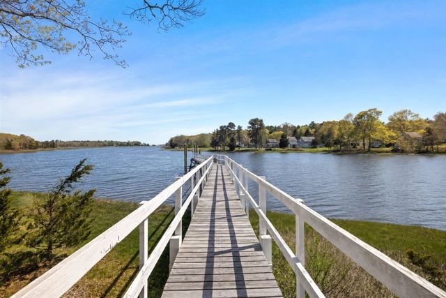 7 Blackhall Court, Marion, MA 02738