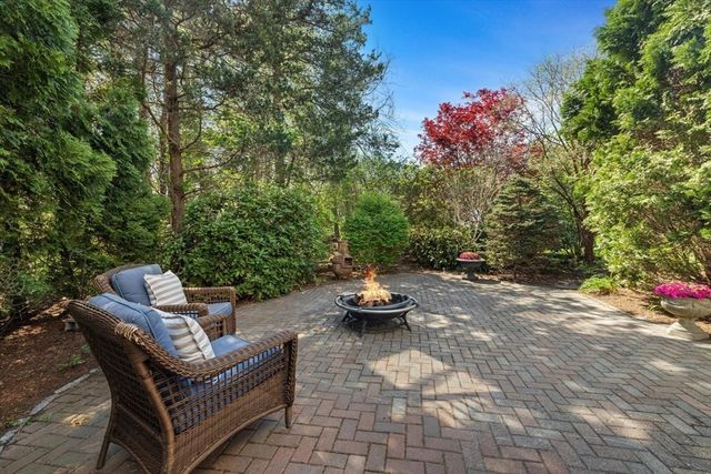 7 Blackhall Court, Marion, MA 02738
