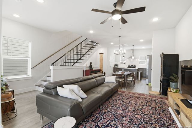 411 Ira Ave Unit 2102, San Antonio, TX 78209